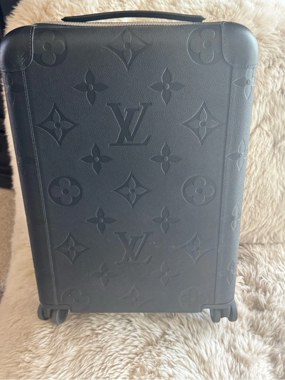 Louis Vuitton oversize monogram horizon 55